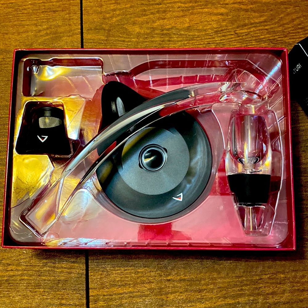 NEW! Deluxe Wine Aerator Set. Perfect gift for the wine lover in your life!